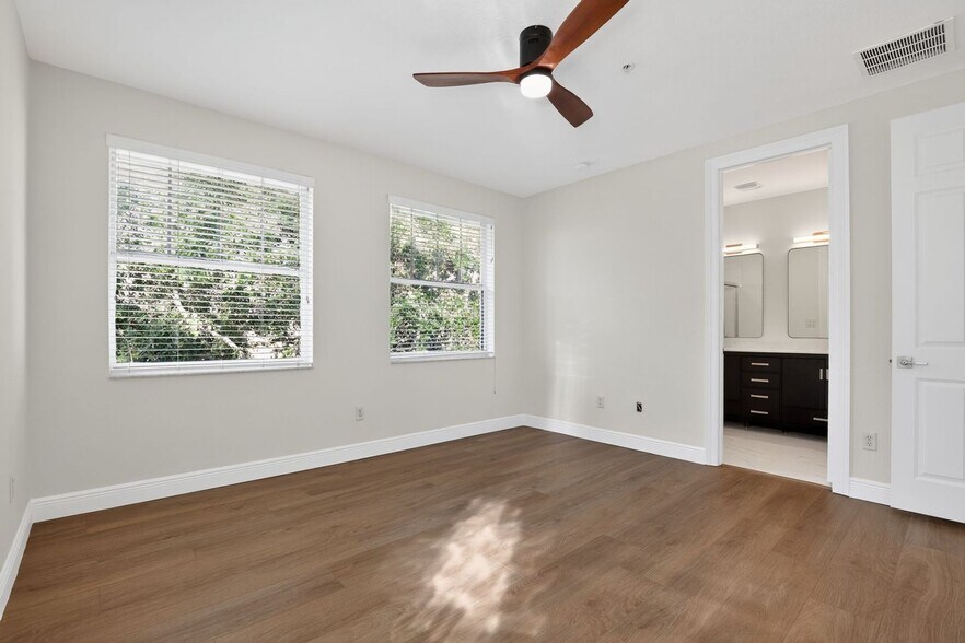 Building Photo - 645 Amador Ln