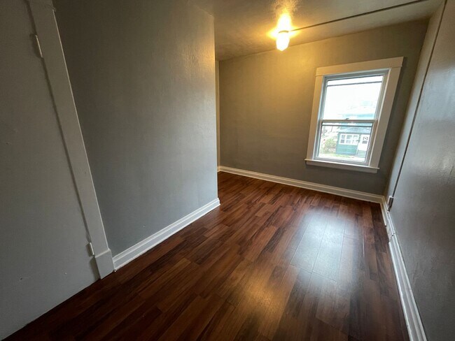 Building Photo - 802-806 Cedar