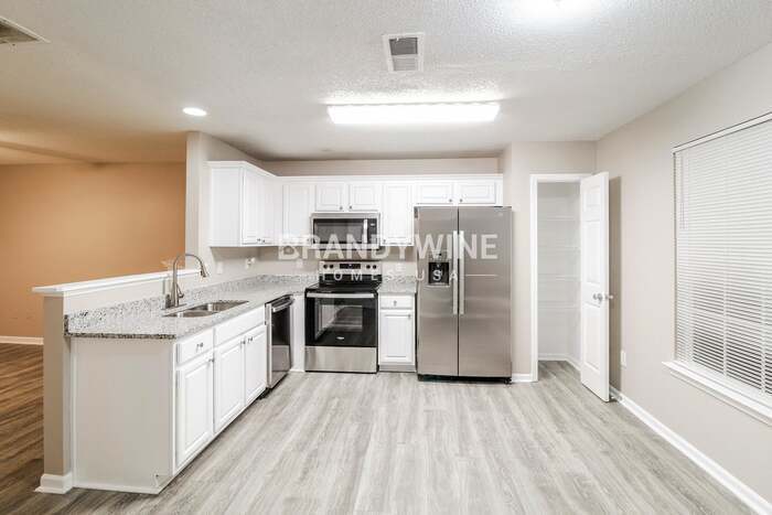 Building Photo - 204 Lossie Ln