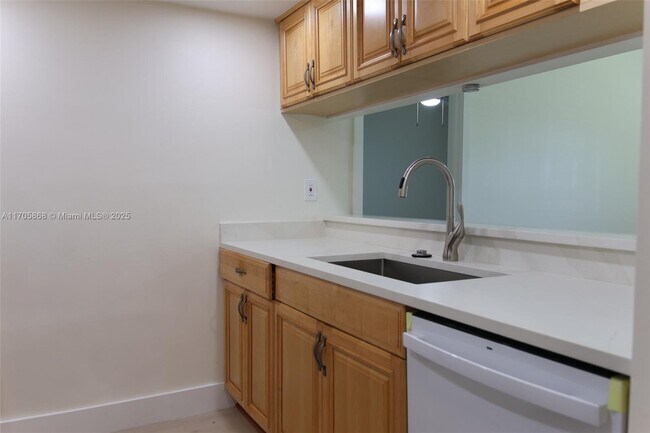 Building Photo - 6040 Shaker Wood Cir