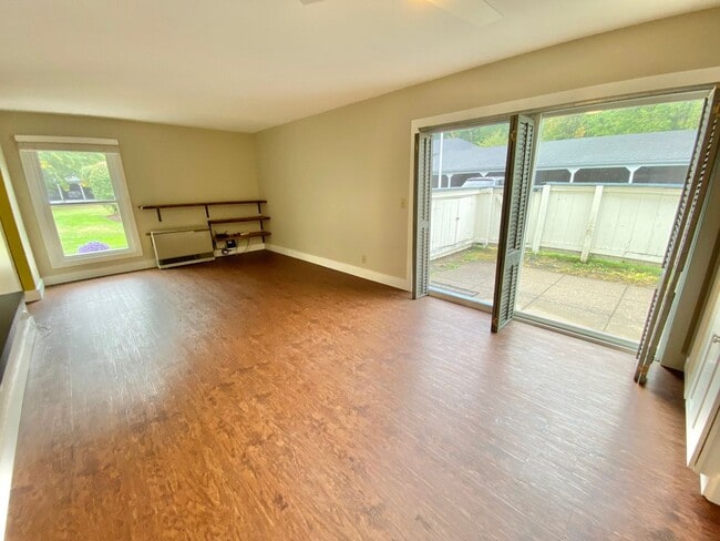 Building Photo - 180 Ledgewood Cir