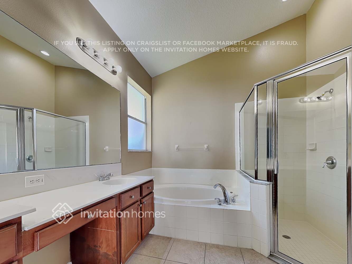 Building Photo - 2040 Wexford Green Dr