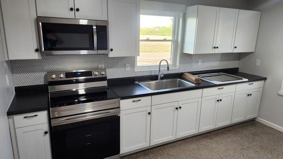 Building Photo - 4437 E Kitridge Rd