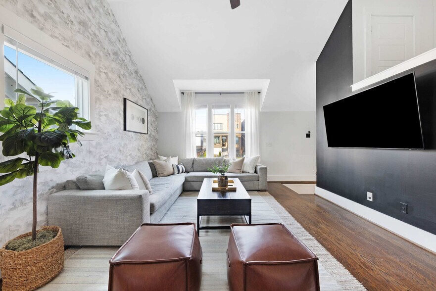 Building Photo - 1701 Neal Terrace