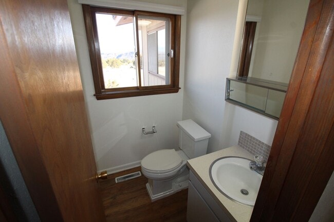 Building Photo - 601 La Bajada Way