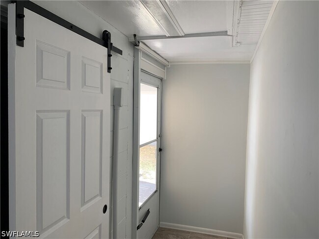 Building Photo - 1120 Vineyard St