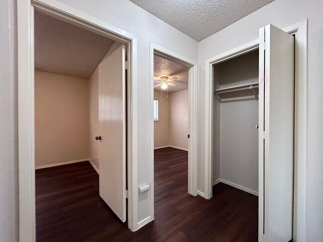 Building Photo - 8802 Pineridge Dr