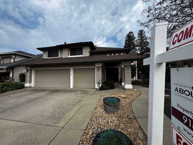 Building Photo - BEAUTIFUL 2 STORY 4 BD, 3 BATH, 3 CAR GARAGE, WITH POOL!