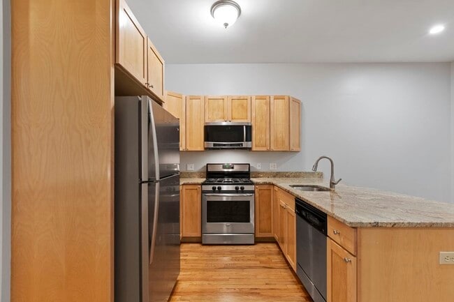 Building Photo - 871 Harrison Ave