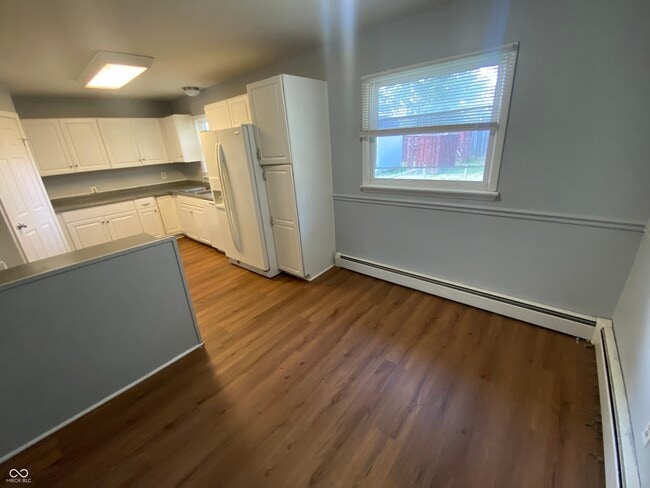 Building Photo - 8044 Beechwood Ave