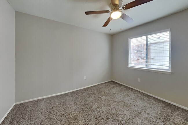 Building Photo - 22702 Market Square Ln