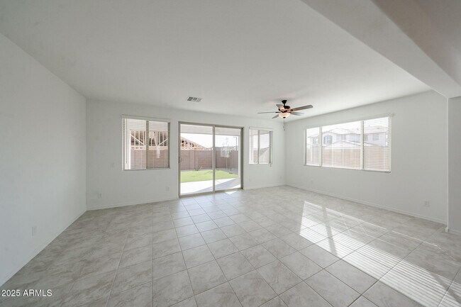 Building Photo - 14831 W Cottontail Ln