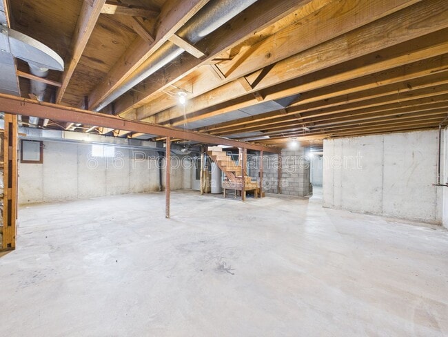 Building Photo - 3929 S Carriage Ln