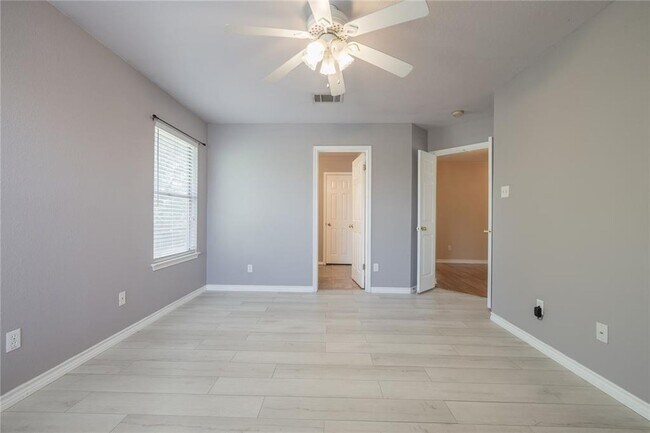 Building Photo - No Carpet! Tons of Space! Beautiful backyard with large covered patio!