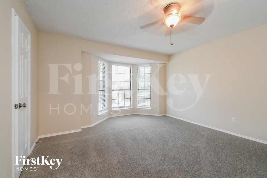 Building Photo - 905 Shady Brook Ln
