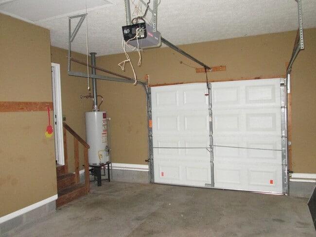 Building Photo - Barfield Area 3 bed 2 bath with a backyard