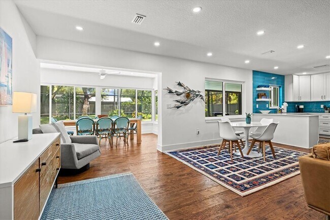 Building Photo - 2587 Ringling Blvd