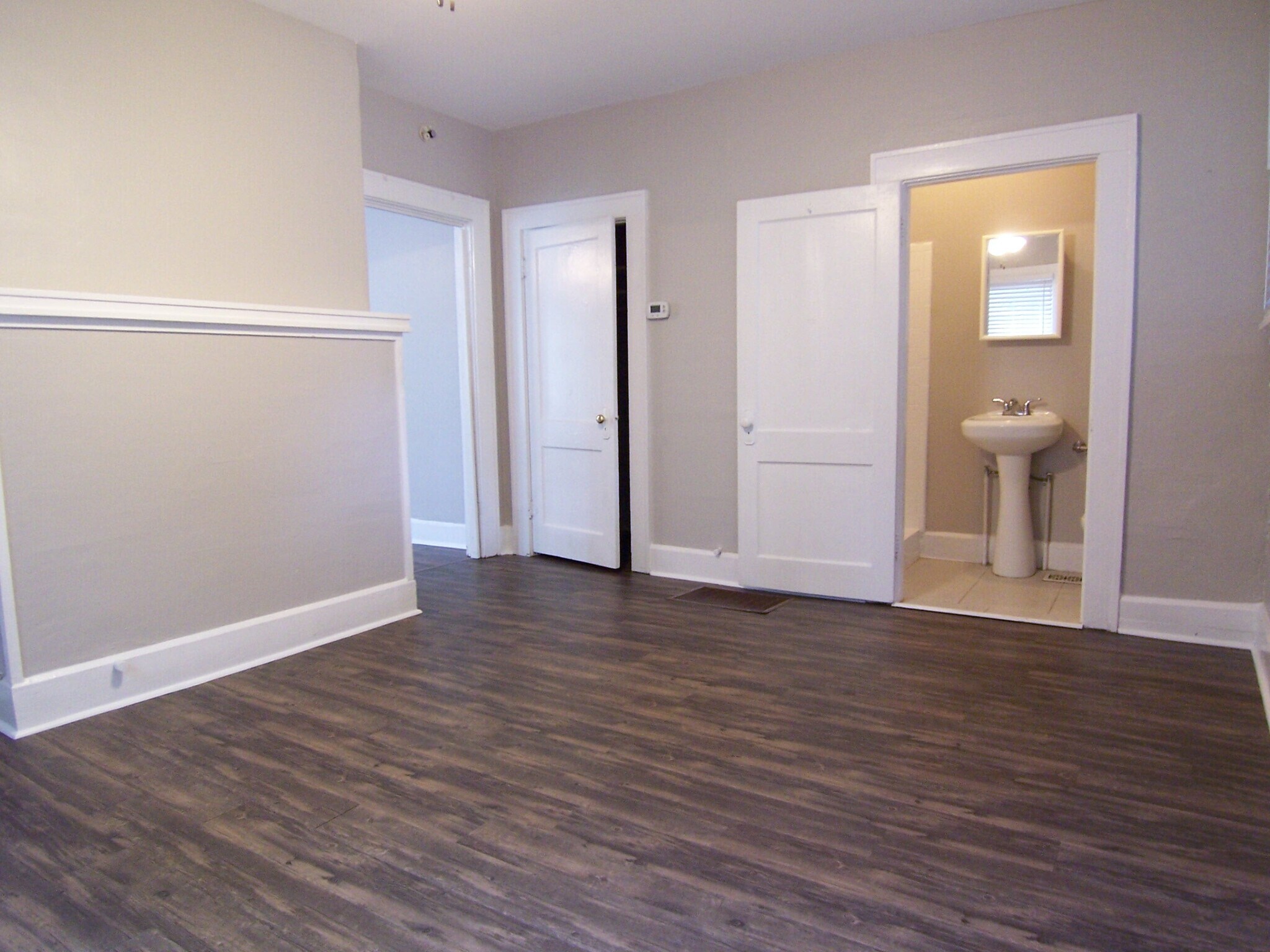 Building Photo - 1 Bed/1 Bath - Unit 6