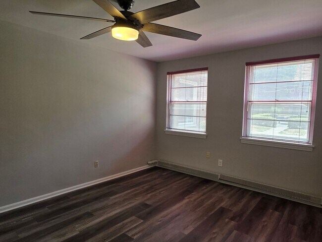 Building Photo - 13773 Cedar Rd