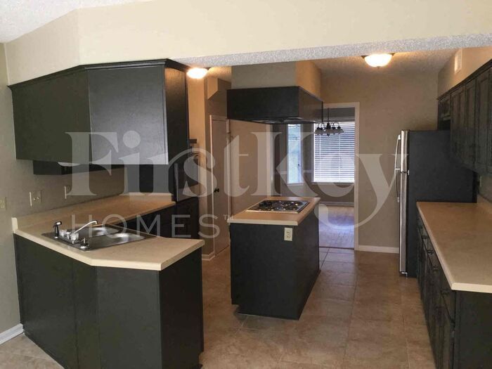 Building Photo - 2000 Littlemore Dr