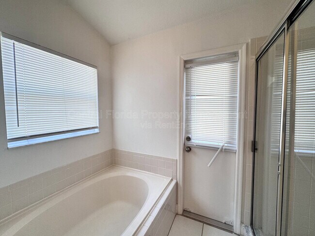 Building Photo - 820 Briargrove Ave