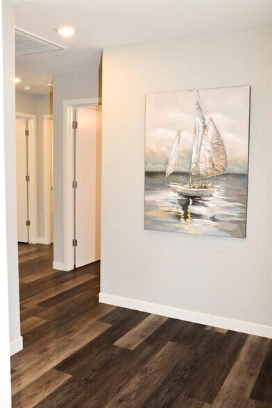 Building Photo - 2580 N McArthur Ave