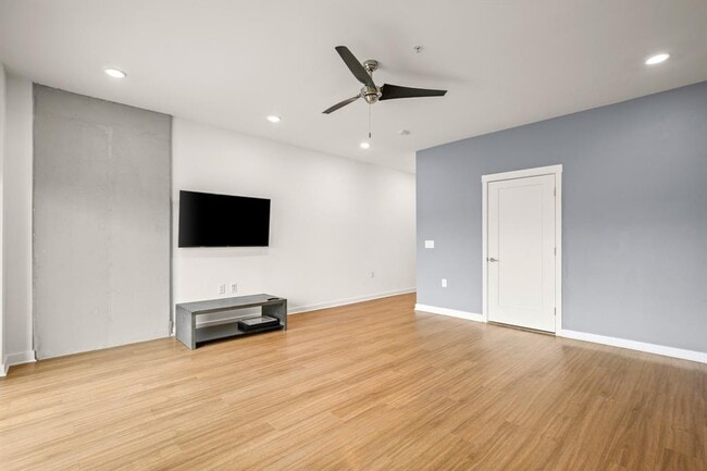 Building Photo - 4361 S Congress Ave