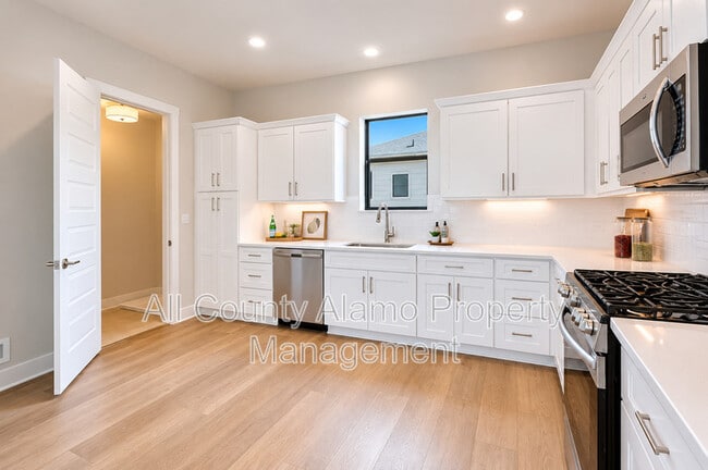 Building Photo - 7930 Kennedy Hill Dr