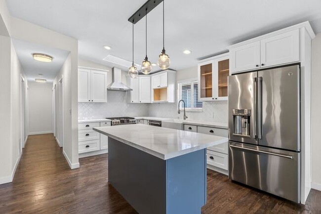 Building Photo - Charming and Cozy Air-Conditioned High Point Rambler (1st Month Free)