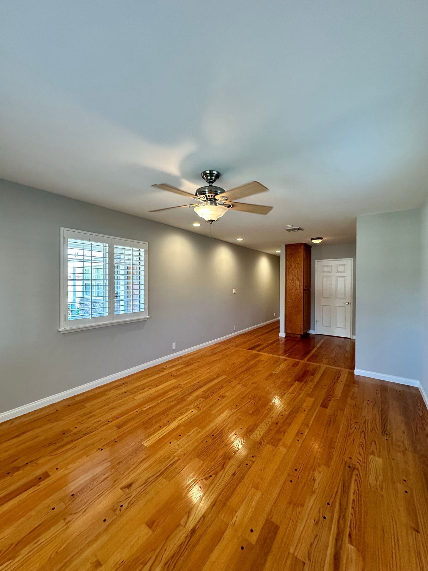 Building Photo - 9856 La Rosa Dr