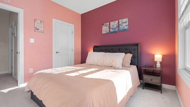 Building Photo - 337 Osona Ln