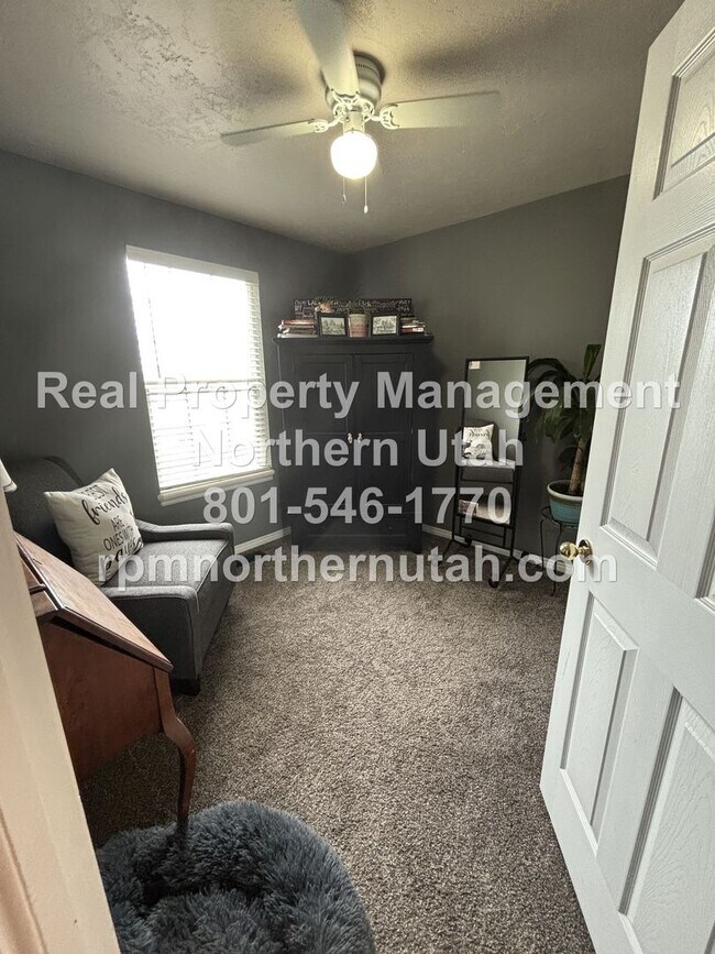 Building Photo - Charming 2-Story Home in the Heart of Clea...