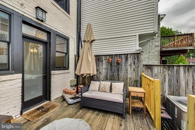 Building Photo - 1749 L St NE