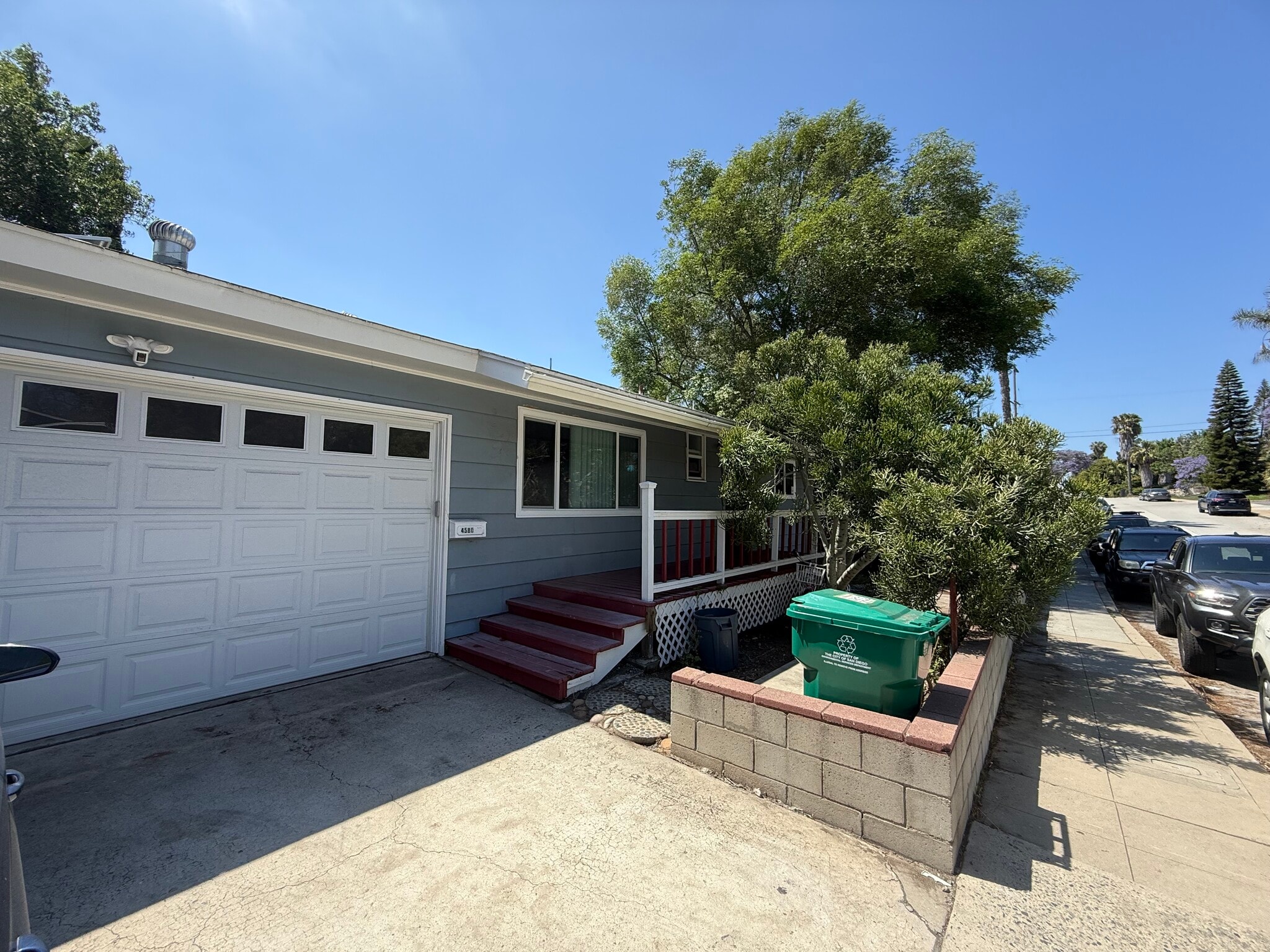 Front - 4580 55th St