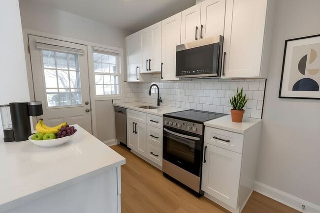 Building Photo - Renovated 3 Bed / 1.5 Bath in Essex | Parking Pad | Available 1/19/2026