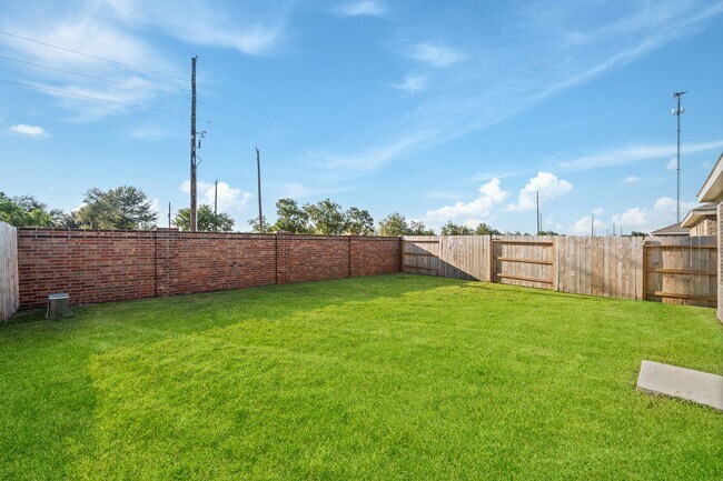 Building Photo - 3033 Dawn Sound Dr