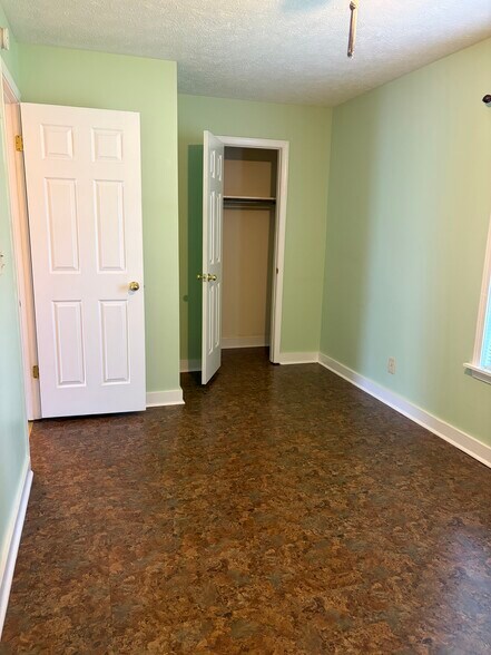 Building Photo - 31 Cottage Ln