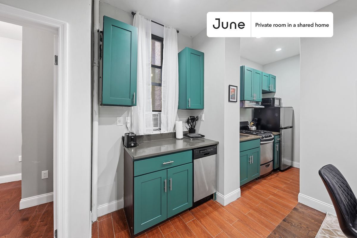 Building Photo - Room in Shared 4 bed/1.5 bath home in Hamilton Heights