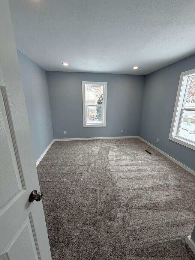 Building Photo - Columbus St