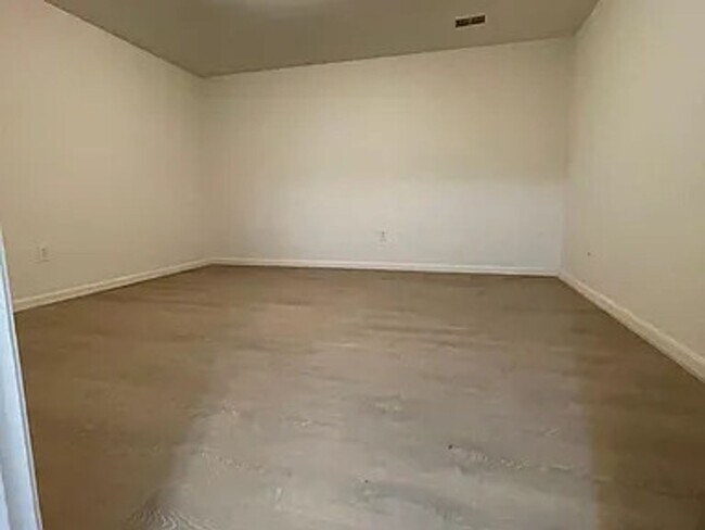 Building Photo - Spacious & Updated Home in the Heart of Hyattsville