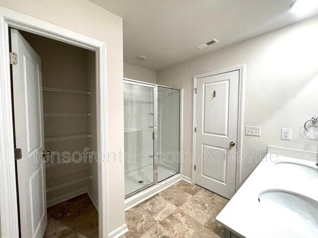 Building Photo - 354 Tavernier Ln
