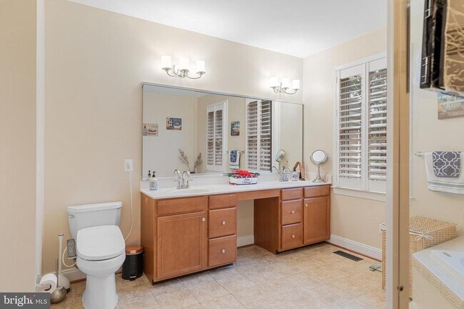Building Photo - 15292 Golf View Dr