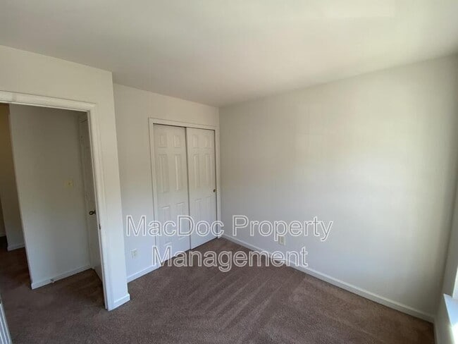 Building Photo - 4249 Normandy Ct