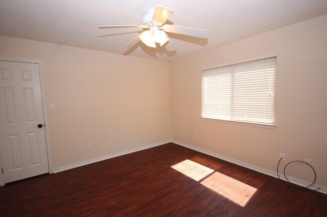 Building Photo - Northeast Pensacola 2BR Home Near I-10 & Pensacola Bay with Loft, Granite Kitchen, Attached Garag...