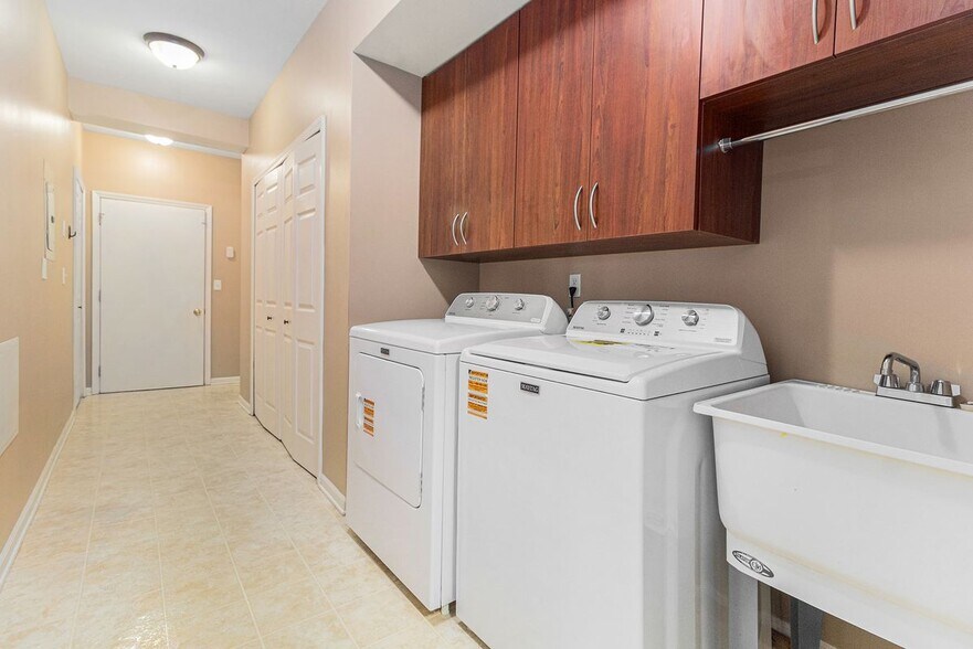 Building Photo - 24107 Chesapeake Cir