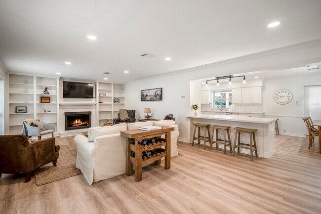 Building Photo - 15347 Conroe Dr