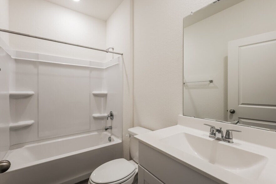 Building Photo - 5815 Texas Palm Dr