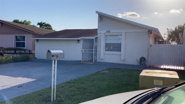 Building Photo - 2102 SW 106th Ct