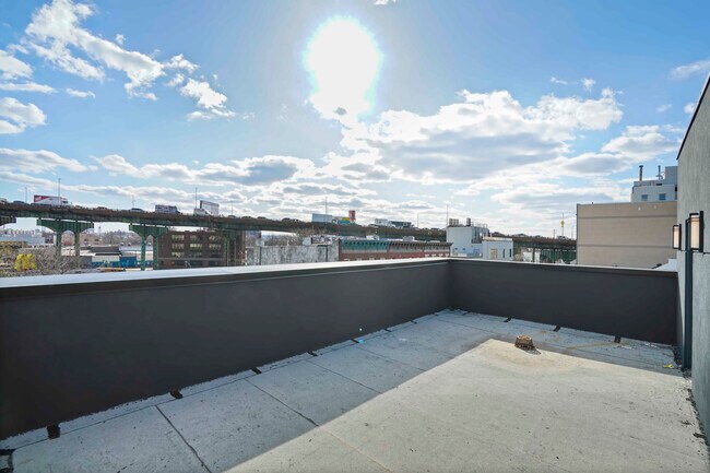 Building Photo - 45 Garnet St