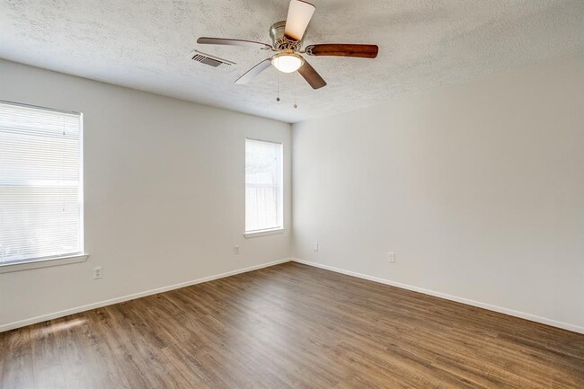 Building Photo - 2504 Ewell Dr